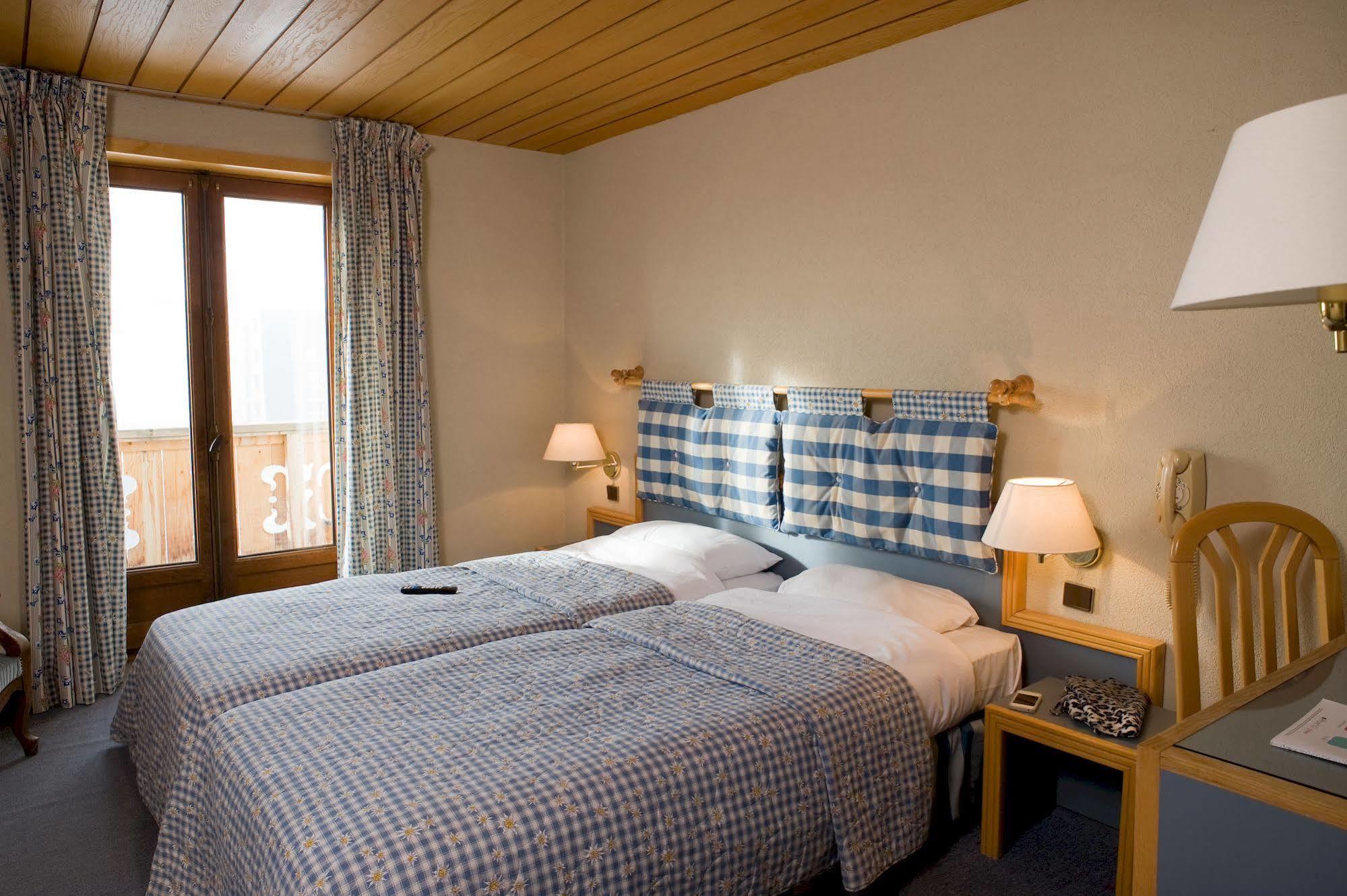 Madame Vacances Hotel Le Christina Alpe d'Huez Exteriör bild