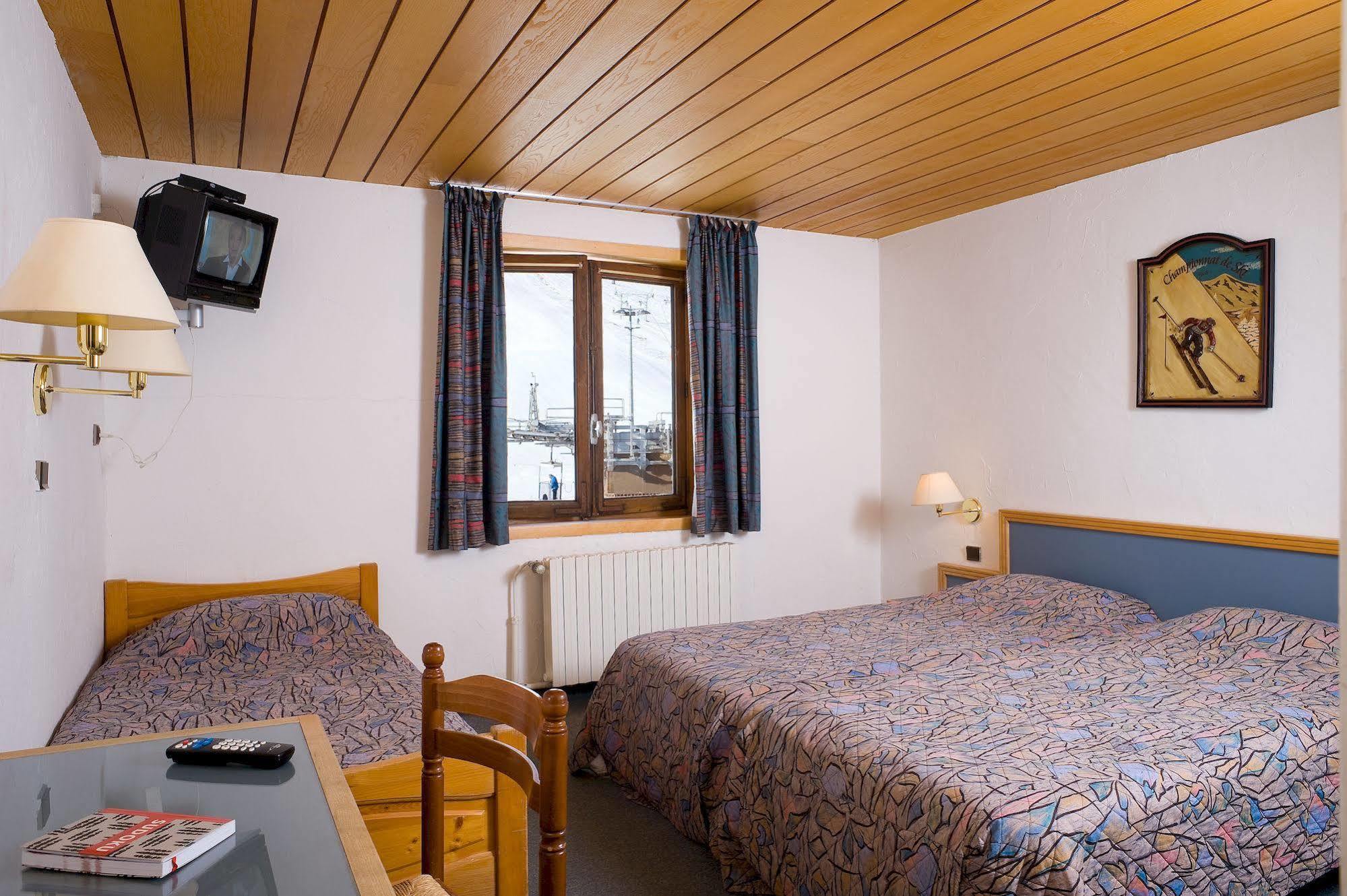 Madame Vacances Hotel Le Christina Alpe d'Huez Exteriör bild